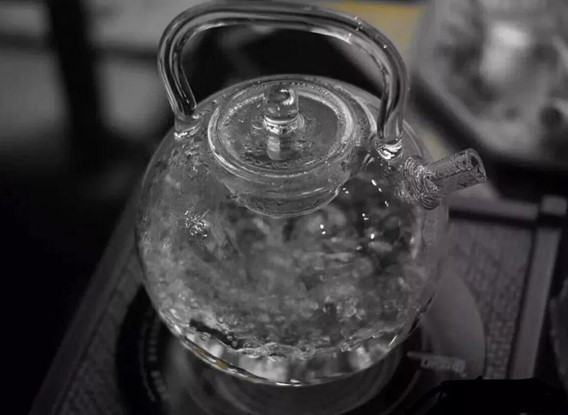 Water is also an important part of how to brew oolong tea